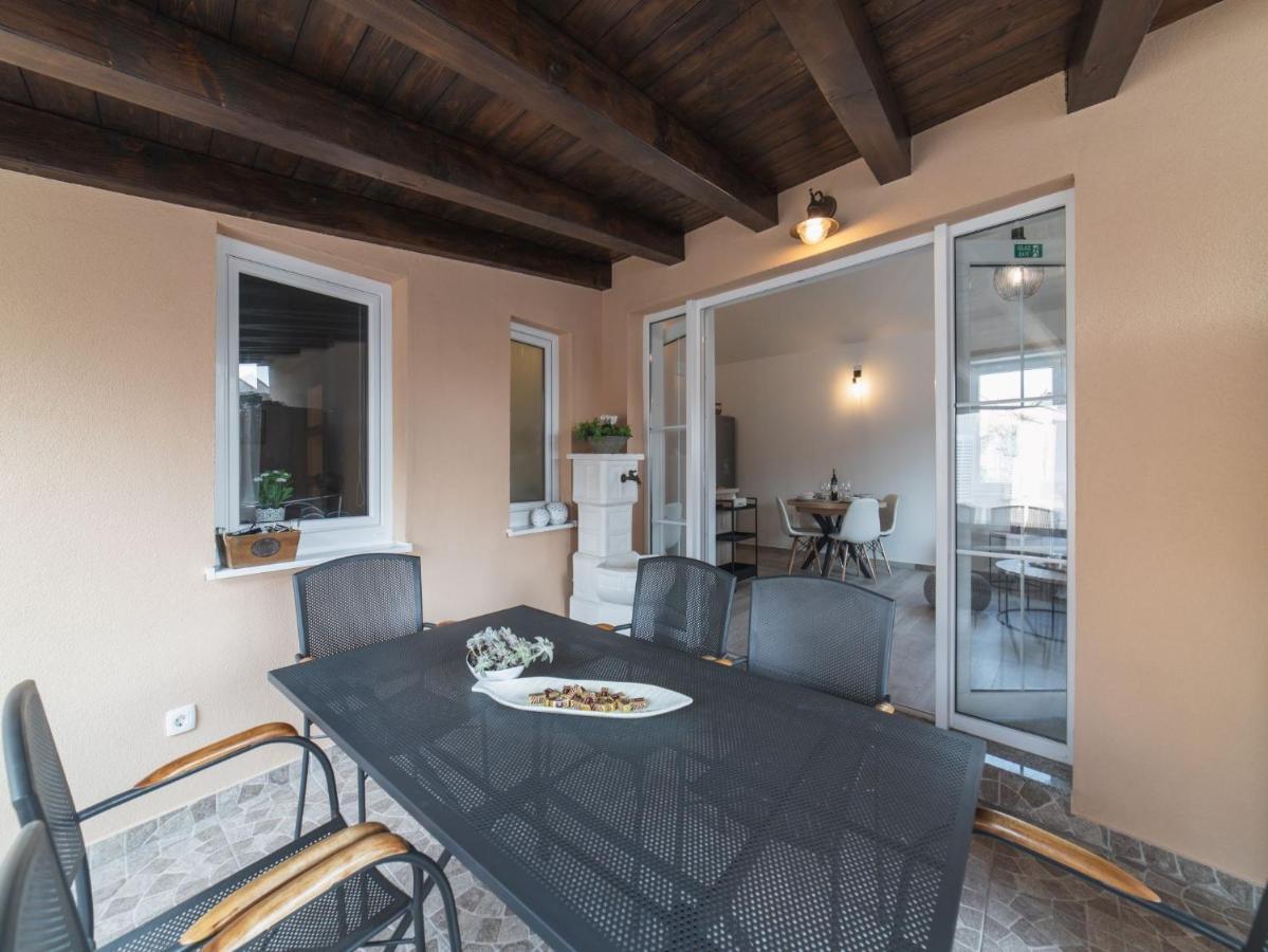 Apartment Fiora Kastela Luaran gambar