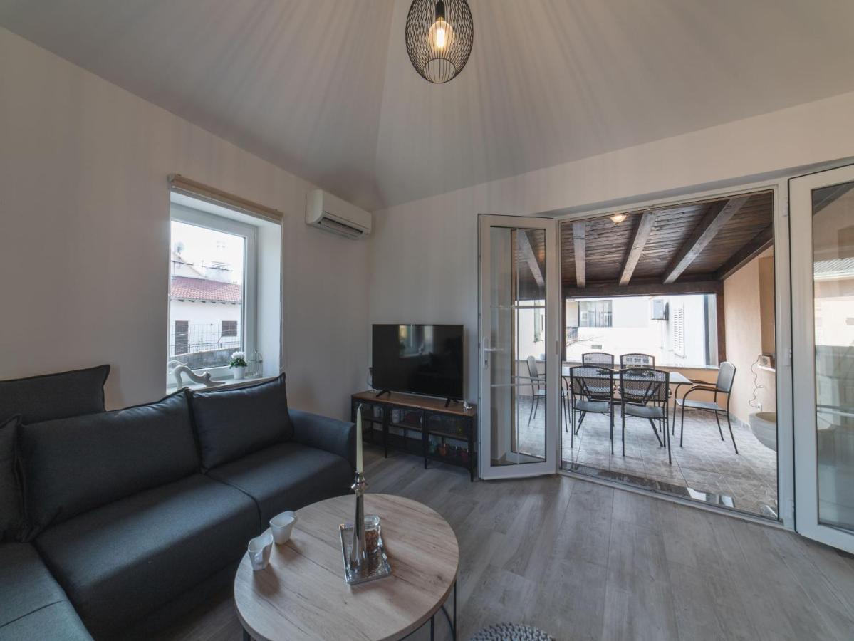 Apartment Fiora Kastela Luaran gambar