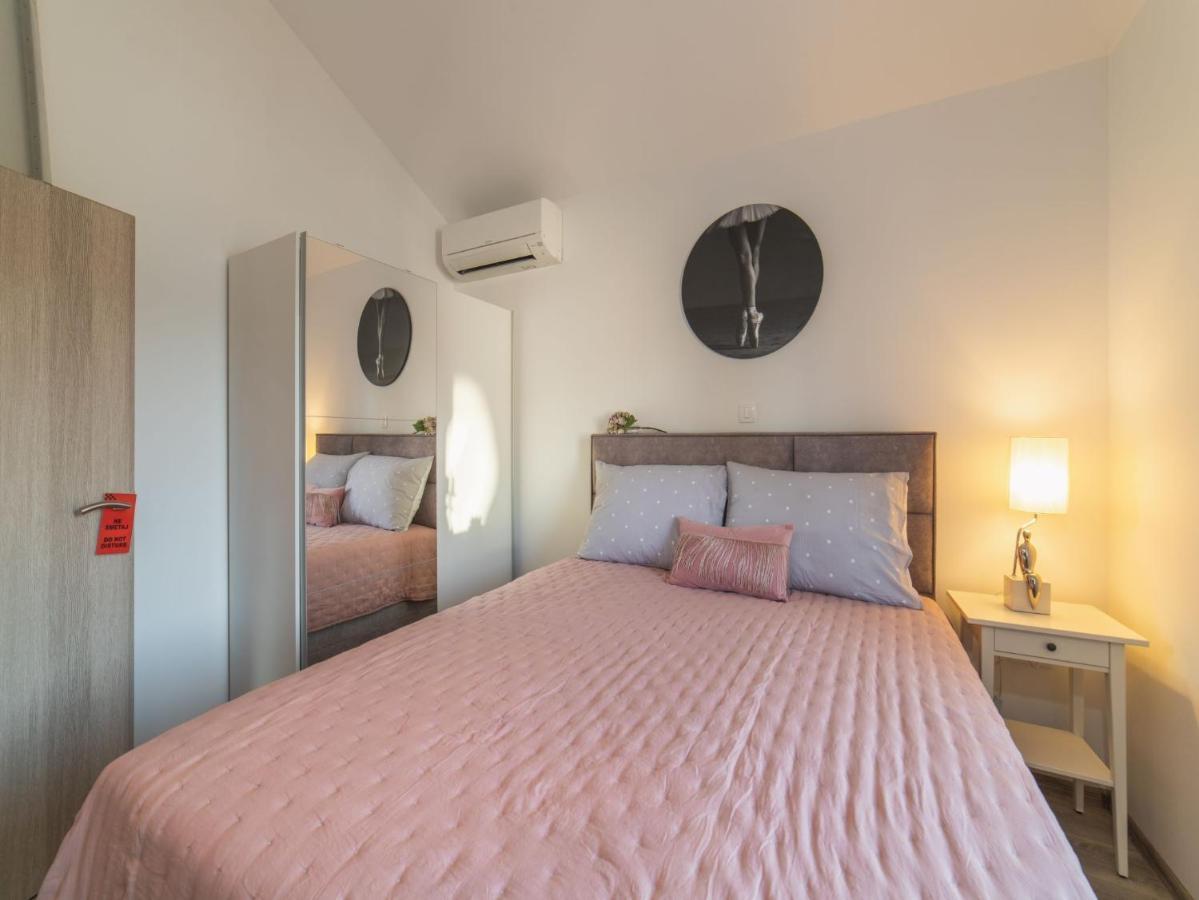 Apartment Fiora Kastela Luaran gambar